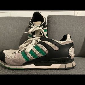 Men’s Adidas Training/Casual Sneaker.